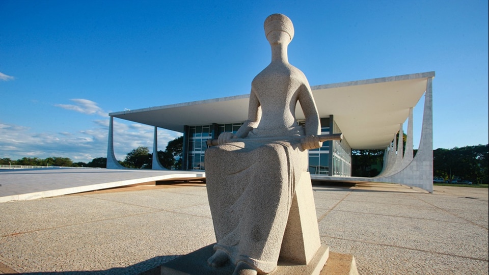 Fachada do STF (Supremo Tribunal Federal), na Praça dos Três Poderes, em Brasília