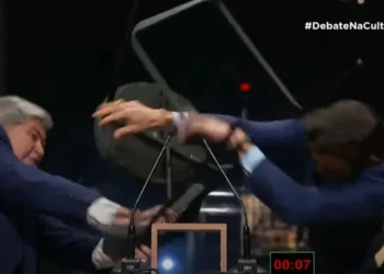 Pablo Marçal agredido em debate