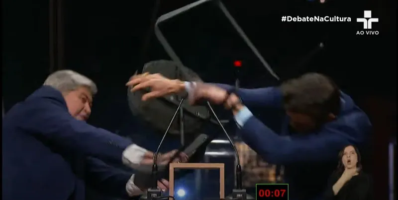 Pablo Marçal agredido em debate