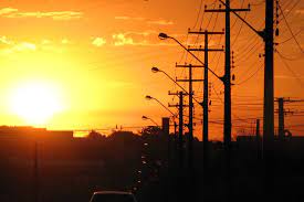 Linha de transmissão de energia elétrica - horário de verão. Fonte: G1 / Foto: Aen/Divulgação