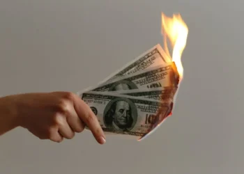 Aprenda a solicitar a devolução de valores cobrados indevidamente no benefício.