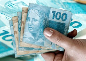Aumento do Salário Mínimo para R$ 1.676: O que isso Significa?