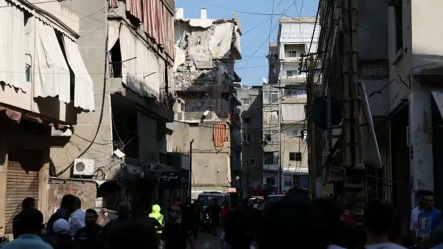 Destroços do ataque israelense no Líbano. (Fonte: Mohamed Azakir/REUTERS).
