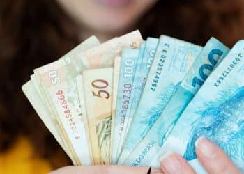 Salário Mínimo 2025: Expectativas e Impactos no Orçamento Familiar