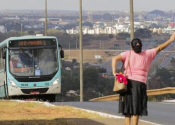 Transporte Público no Distrito Federal.. (Fonte:Fabio Rodrigues Pozzebom).