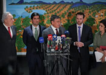 governo-desiste,-por-enquanto,-de-bloquear-cartoes-do-bolsa-familia-para-apostas