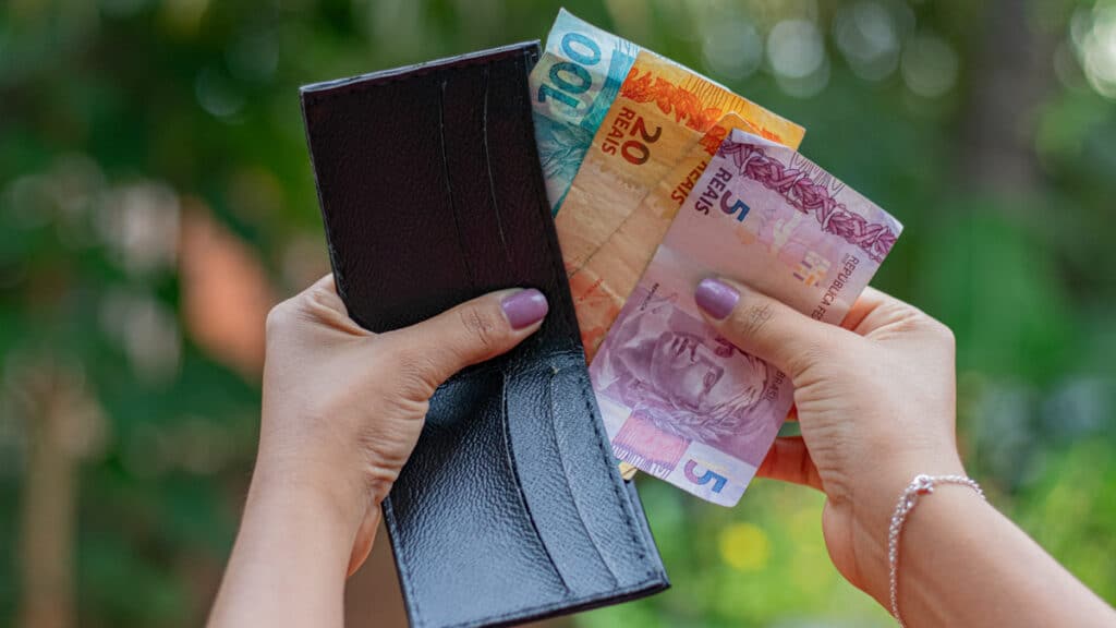 emprestimos-acima-de-60-anos:-3-bancos-oferecem-credito-mesmo-com-ma-reputacao
