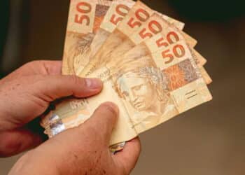 Aposentados vão receber 13º salário de novo? Créditos: depositphotos.com / rmcarvalhobsb