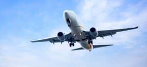 avião no céu (Fonte: Freepik)