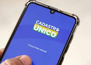 Governo do Brasil Introduz Auxílio Emergencial de R$ 2.260 para Famílias em Vulnerabilidade