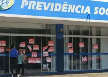 Greve do INSS (Fonte: Brasil de Fato RS).