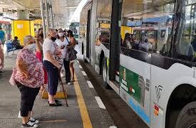 Gratuidade no transporte público para idosos (Folha - Uol).