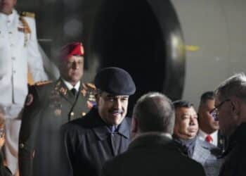 Kazan (Russian Federation), 21/10/2024.- A handout photo made available by photo host brics-russia2024.ru shows President of Venezuela Nicolas Maduro (C) attends a welcoming ceremony upon his arrives at Kazan International Airport prior to the BRICS summit in Kazan, Russia, 22 October 2024. The BRICS summit takes place from 22 to 24 October and is expected to be the largest foreign policy event ever held in Russia. (Rusia) EFE/EPA/Alexander Vilf/PHOTO HOST BRICS-RUSSIA2024.RU HANDOUT HANDOUT EDITORIAL USE ONLY/NO SALES
HANDOUT EDITORIAL USE ONLY/NO SALES