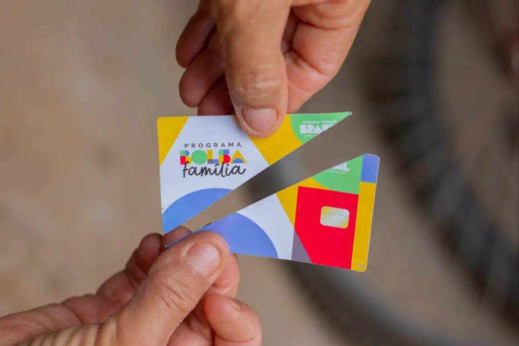 cartão bolsa família cortado