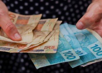 ALÍVIO PARA APOSENTADOS: 13º SALÁRIO JÁ ESTÁ na CONTA em Novembro