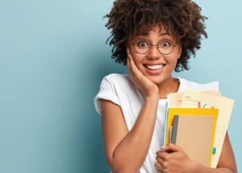 estudante animada