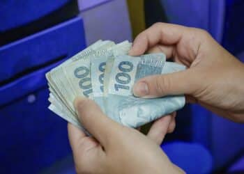 SURPRESA! Salário Mínimo Pode Chegar a R$1.524 em 2025 – Acima da Previsão do Governo Lula! Veja Aqui