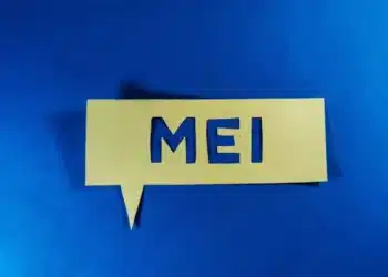 balão escrito 'mei' dentro sobre fundo azul