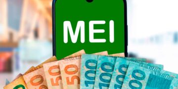 mei com notas de dinheiro