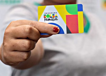 Governo anuncia nova decisão para calendário de pagamentos do Bolsa Família de 2025.