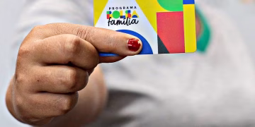 Governo anuncia nova decisão para calendário de pagamentos do Bolsa Família de 2025.