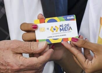 Quer receber R$ 1050,00 mensais com o programa pé de meia licenciatura