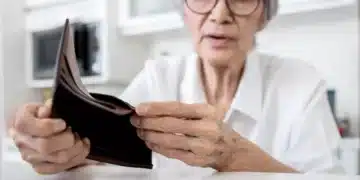 Saiba como funciona a lei do superendividamento para idosos.