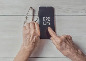 Idosos a partir de 65 anos podem receber R$ 1518,00 todo mês!