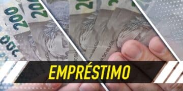 imagem de notas de dinheiro de duzentos reais seguradas por mãos e com uma faixa preta escrito empréstimo