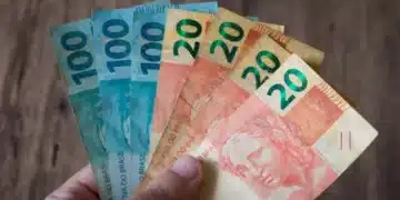 notas de dinheiro de vinte e cem reais