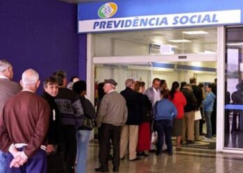 Entenda como aposentados conseguem antecipar aposentadoria do INSS em 2025.