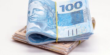 notas de cem e cinquenta reais