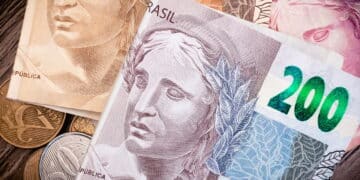 notas de reais e moedas