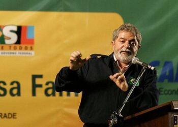 Lula libera novo decreto e muda as regras para receber Bolsa Família.