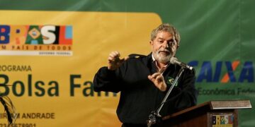 Lula libera novo decreto e muda as regras para receber Bolsa Família.