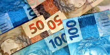 notas de cem e cinquenta reais