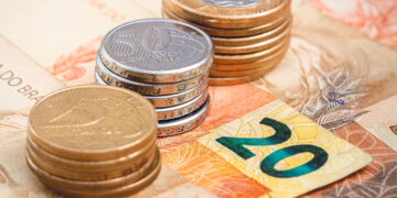 notas de reais e moedas