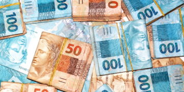 notas de cem e cinquenta reais