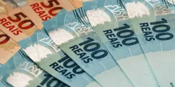 notas de cem e cinquenta reais