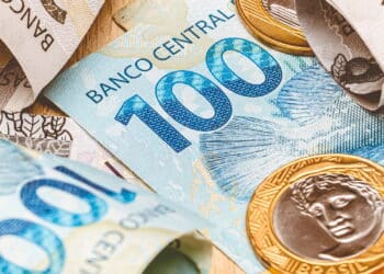 notas de reais e moedas