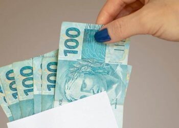 notas de cem reais