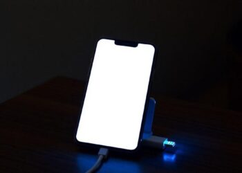 voce-pode-usar-o-celular-carregando