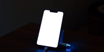 voce-pode-usar-o-celular-carregando